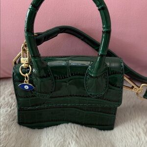 Elegant Green Crocodile-Embossed Crossbody Handbag